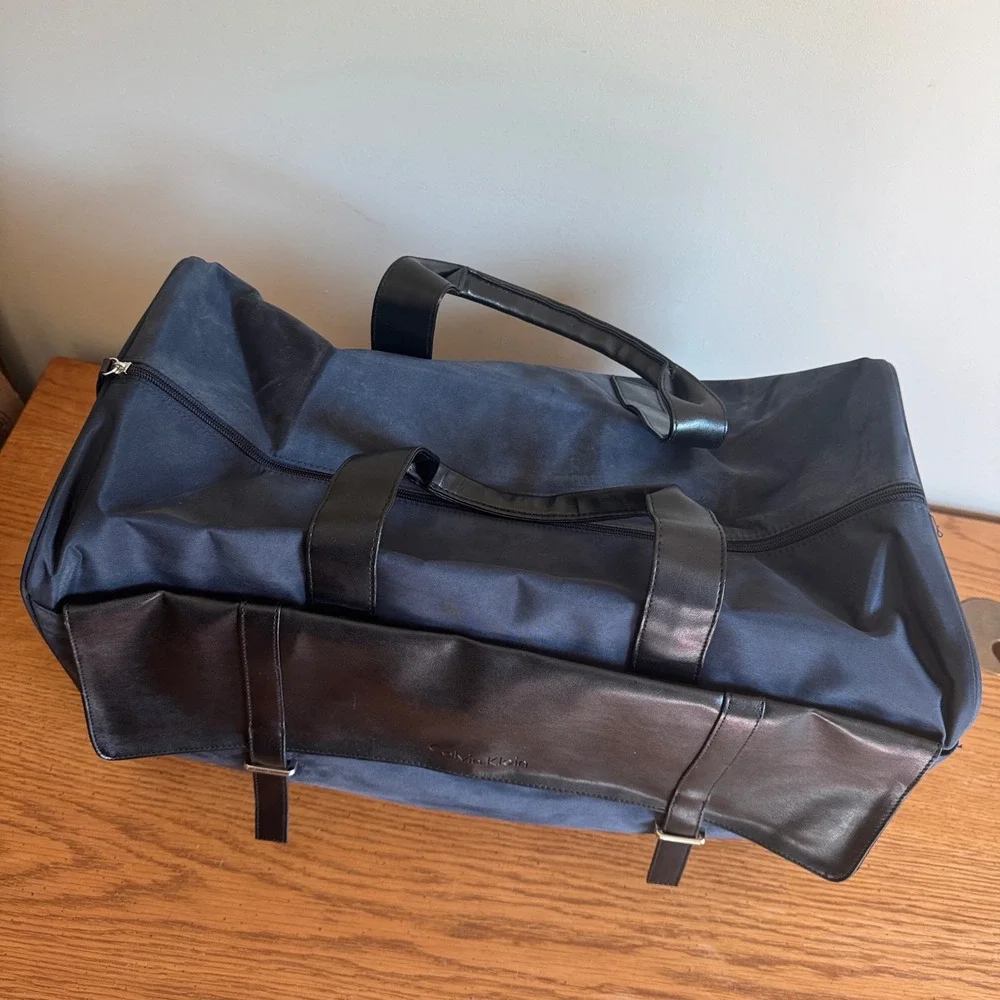 Calvin Klein Navy Blue Nylon Duffle Bag Weekender Travel Carry On Luggage